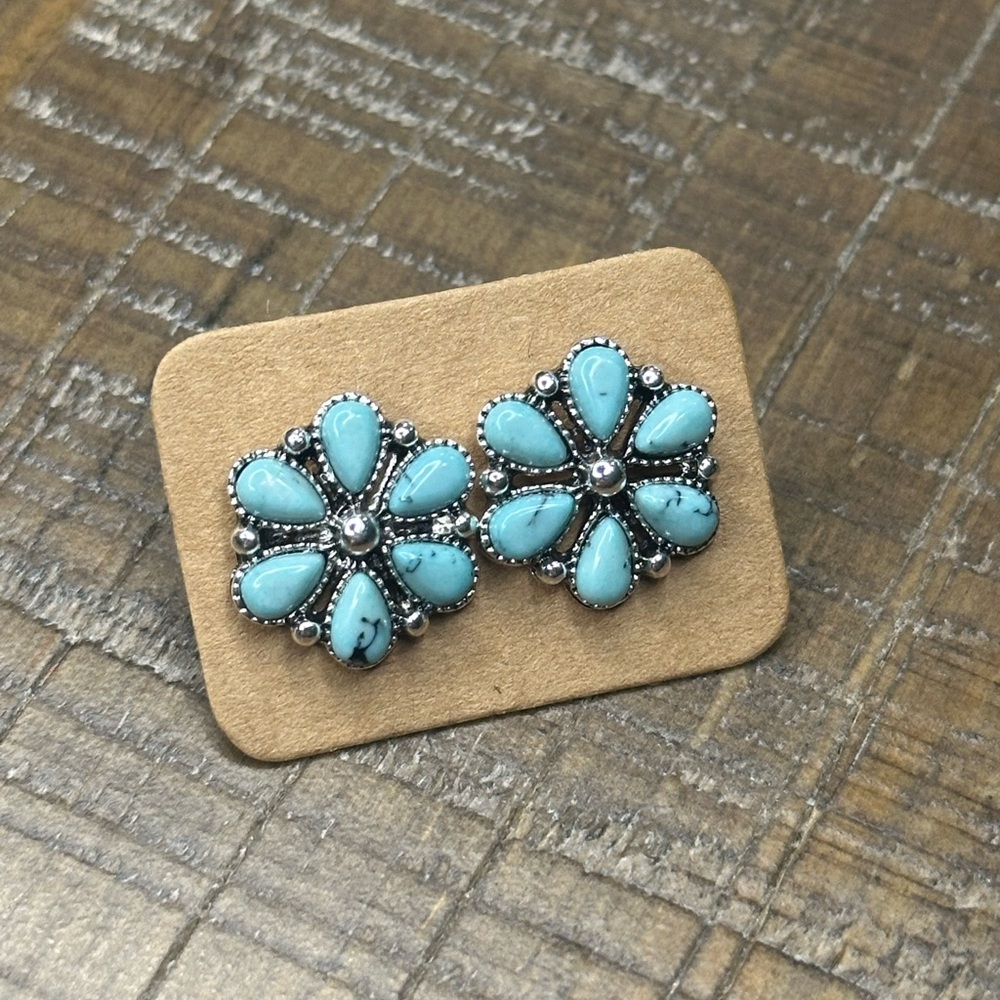 💎 3 FOR $20 JEWELRY 💎 Faux Turquoise Floral Stud Earrings